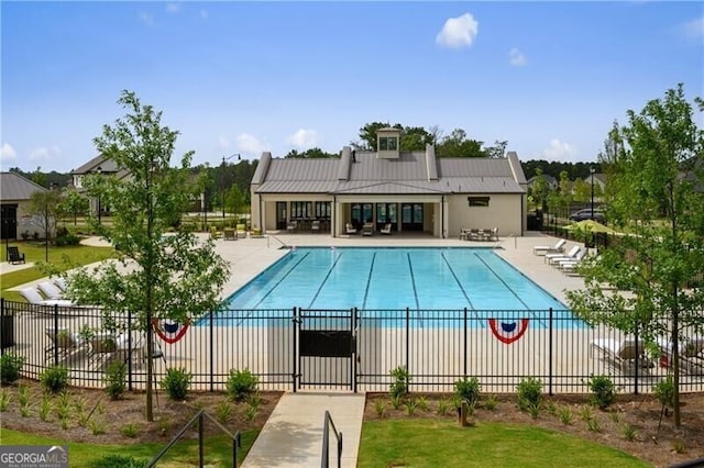 view of swimming pool