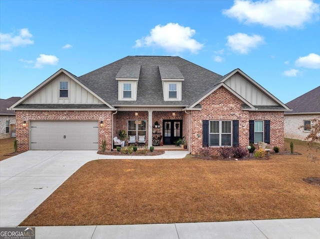 craftsman-style home featuring a front yard