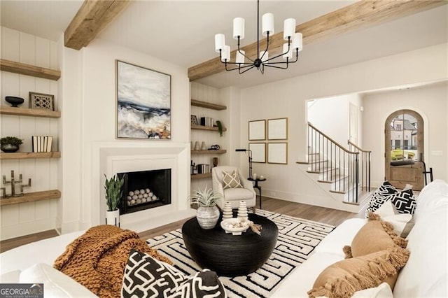 sunroom with ceiling fan