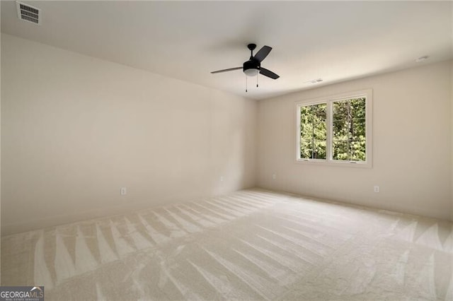 carpeted empty room featuring ceiling fan