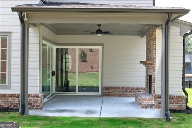 entrance to property with ceiling fan