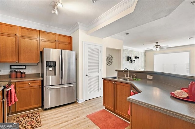 kitchen with sink, light hardwood / wood-style flooring, ornamental molding, appliances with stainless steel finishes, and ceiling fan