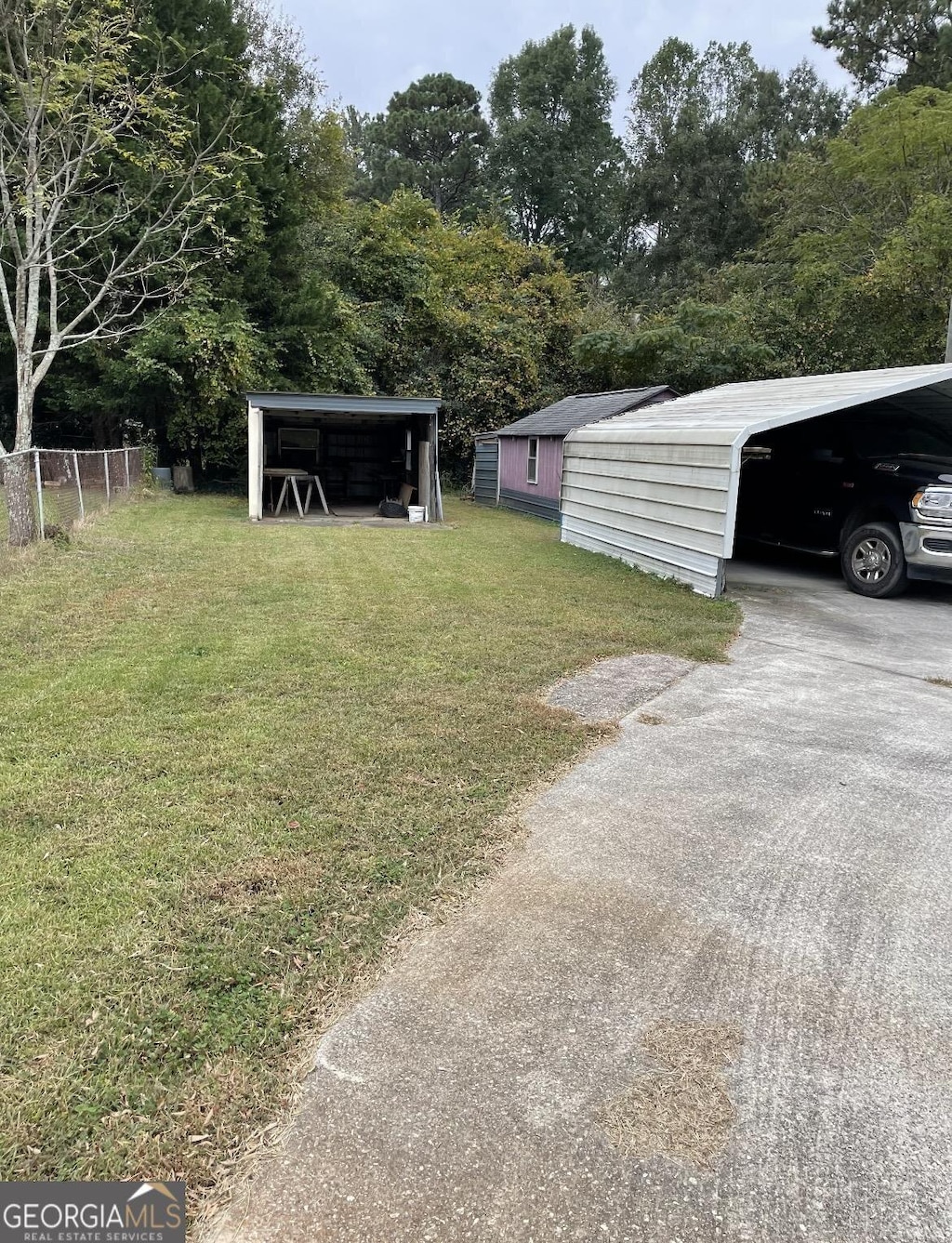 view of yard with a carport