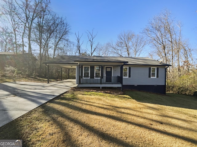 single story home featuring a front lawn, a porch, and a carport