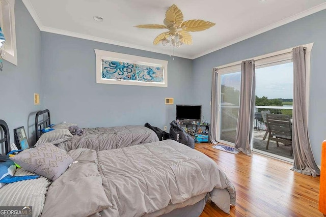 bedroom featuring ceiling fan, light hardwood / wood-style floors, access to exterior, and ornamental molding