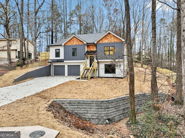 view of front of property featuring a garage