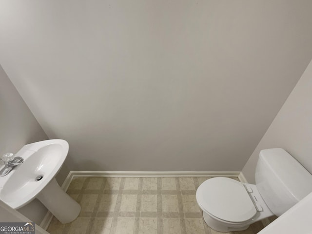 bathroom featuring toilet