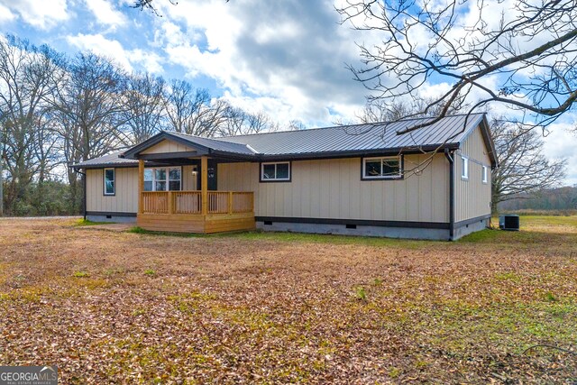 ranch-style house with a front lawn