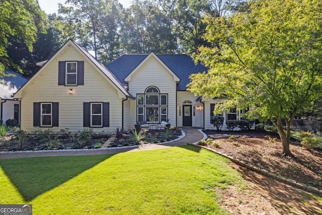 view of front of home with a front lawn