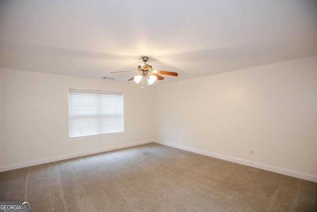 carpeted empty room featuring ceiling fan