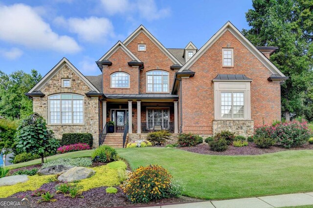 view of front of house featuring a front lawn