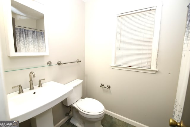 bathroom featuring toilet and sink