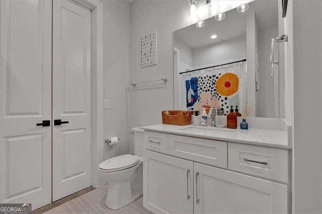 full bath featuring curtained shower, vanity, and toilet