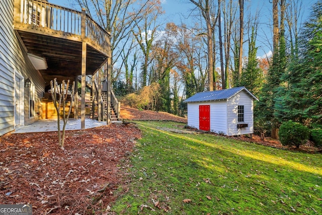 view of yard featuring a patio area, a shed, and a deck