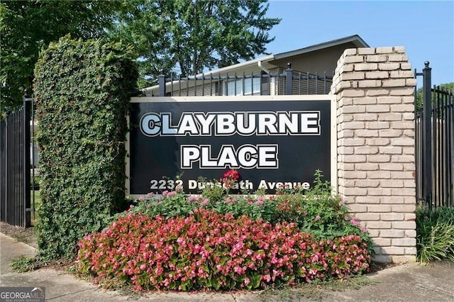 view of community / neighborhood sign