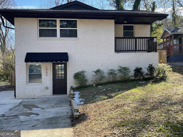 view of front of property with a patio area