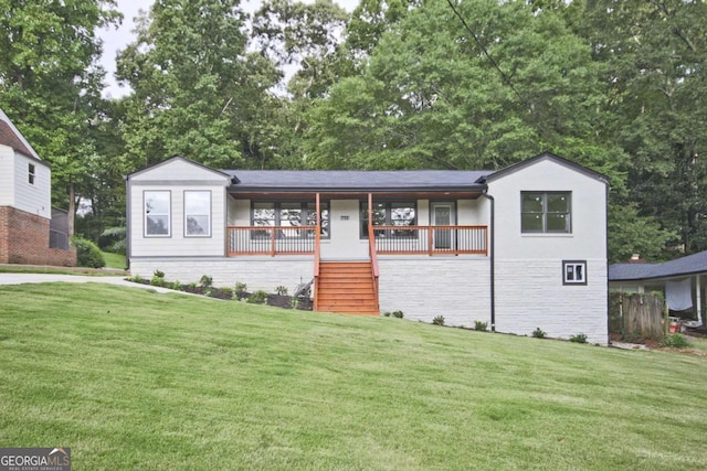 view of front facade with a porch and a front lawn