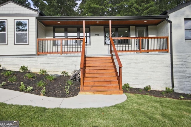 view of front facade with a porch and a front lawn