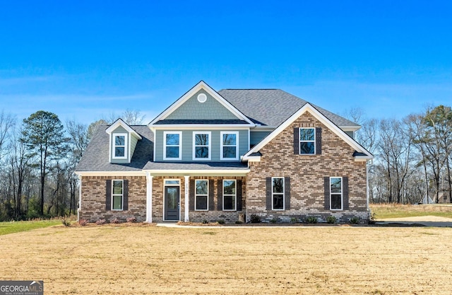 craftsman house featuring a front lawn