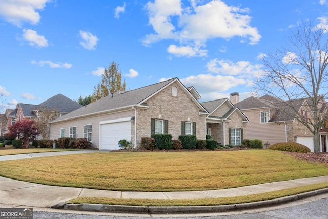 view of front of property featuring a front lawn