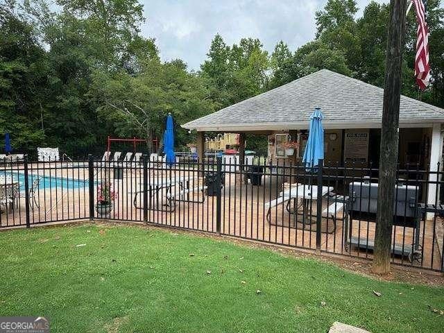 view of swimming pool with a yard