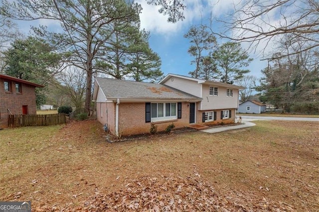 view of front of property with a front yard