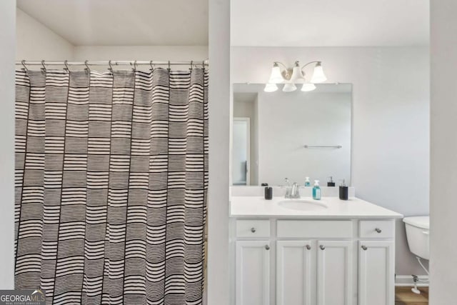 bathroom with a shower with curtain, vanity, and toilet