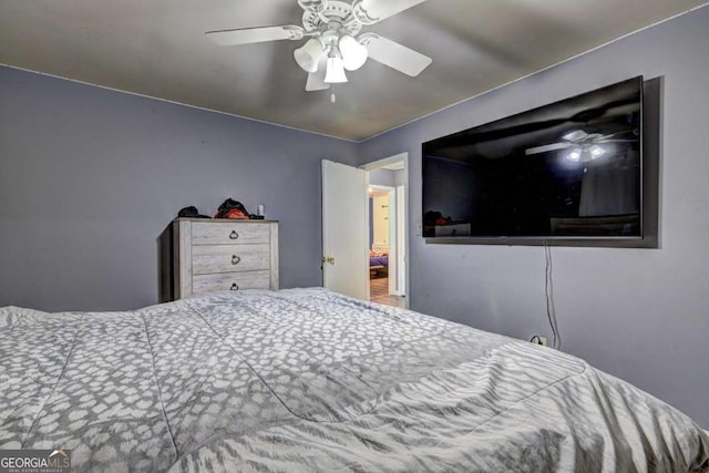 bedroom featuring ceiling fan