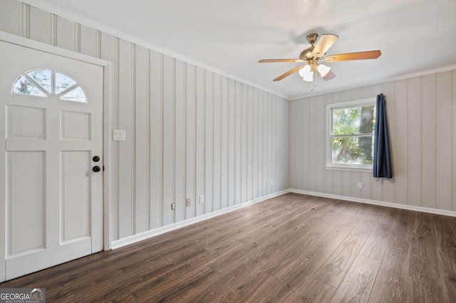 foyer featuring dark wood-type flooring, ceiling fan, and crown molding