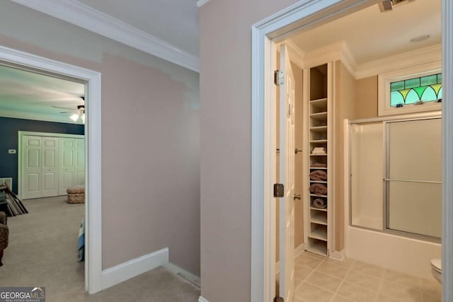 bathroom featuring ceiling fan, toilet, enclosed tub / shower combo, and crown molding