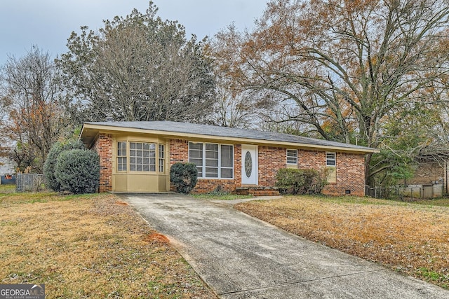 ranch-style home with a front yard