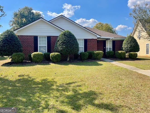 view of front of house featuring a front yard