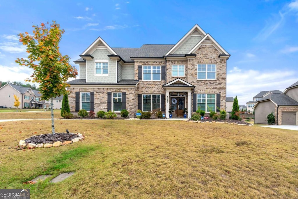 craftsman house with a front lawn