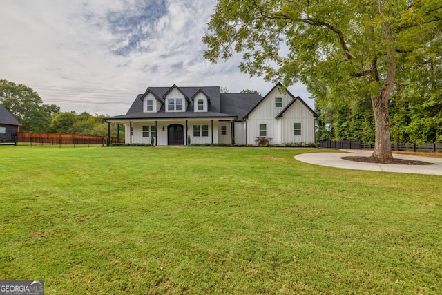 view of front facade featuring covered porch and a front yard