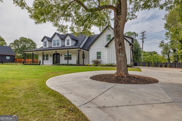 view of front of house featuring a front lawn and a porch