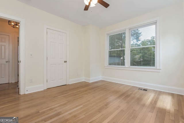 unfurnished room featuring light hardwood / wood-style floors and ceiling fan