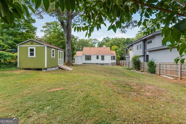 view of yard featuring a storage unit