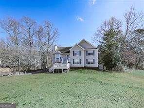 view of front of home with a front lawn