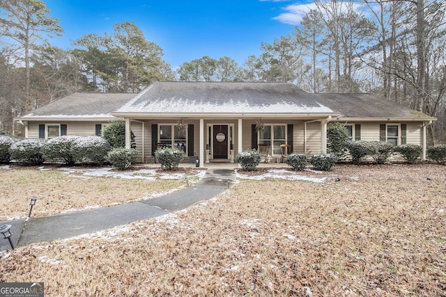 ranch-style home with a porch