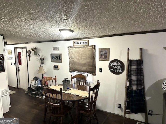 dining area with crown molding