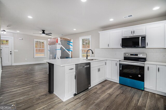 unfurnished dining area with light wood-type flooring and a notable chandelier