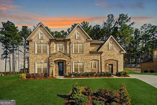 view of front of home featuring a yard