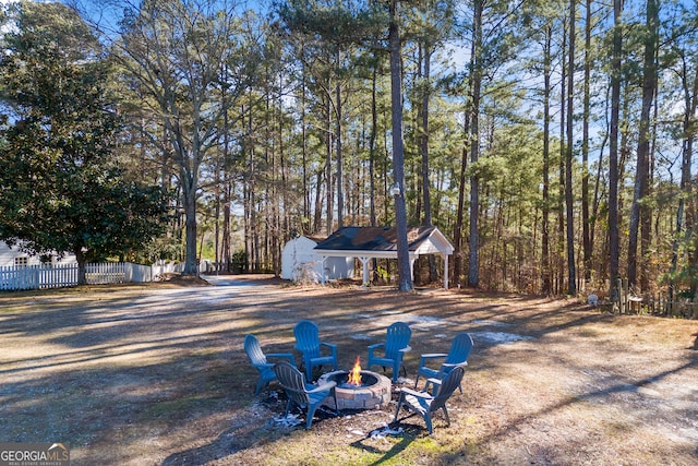 view of yard featuring a fire pit