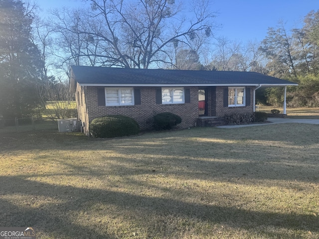 view of front of house with a front yard