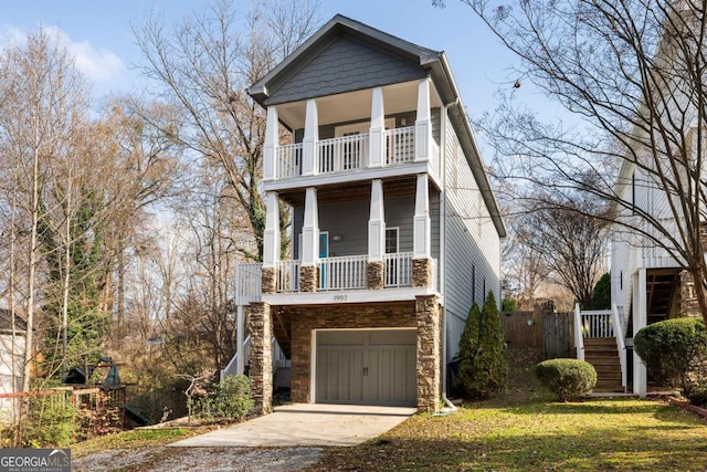 view of front of house featuring a front lawn and a garage