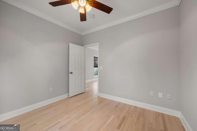 empty room featuring light hardwood / wood-style floors, ceiling fan, and ornamental molding