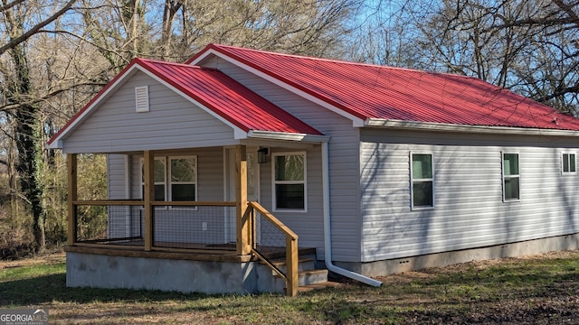 view of front of property featuring a porch