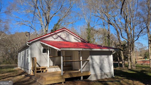 view of front of home with a front lawn