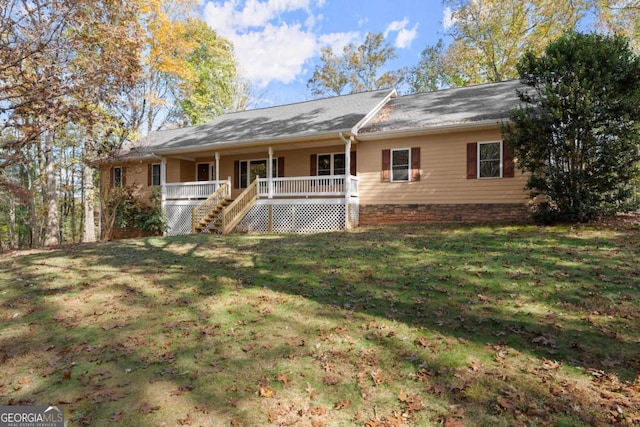 view of front facade featuring covered porch and a front lawn