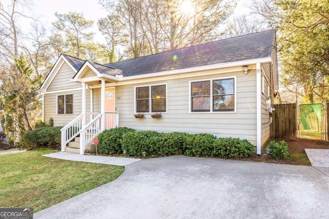 view of front of property with a front lawn